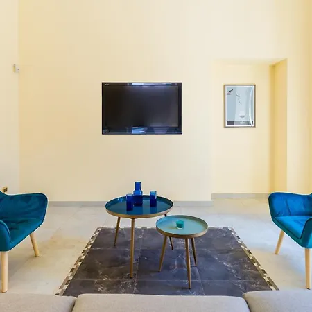 Partenope Spacious Home By Wonderful Italy-3